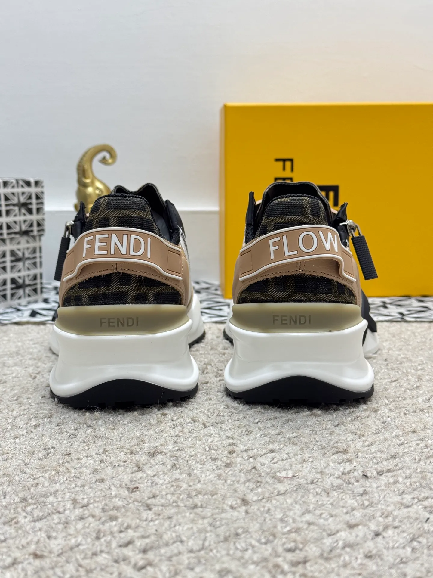 Men's men's shoes 💰520 [New style] 🦥🦥 Original quality - Fendi ◾️▫️F D🆕 Spring and summer new men's slip-on sneakers, with elastic straps, side zippers, and corrugated soles engraved with F. Embossed Fendi Flow lettering on the heel. Mixed material of high-tech fabric and black suede. FF graphic tongue. Ultra-light and wear-resistant EVA sole. Size: 38-44 (45 customized